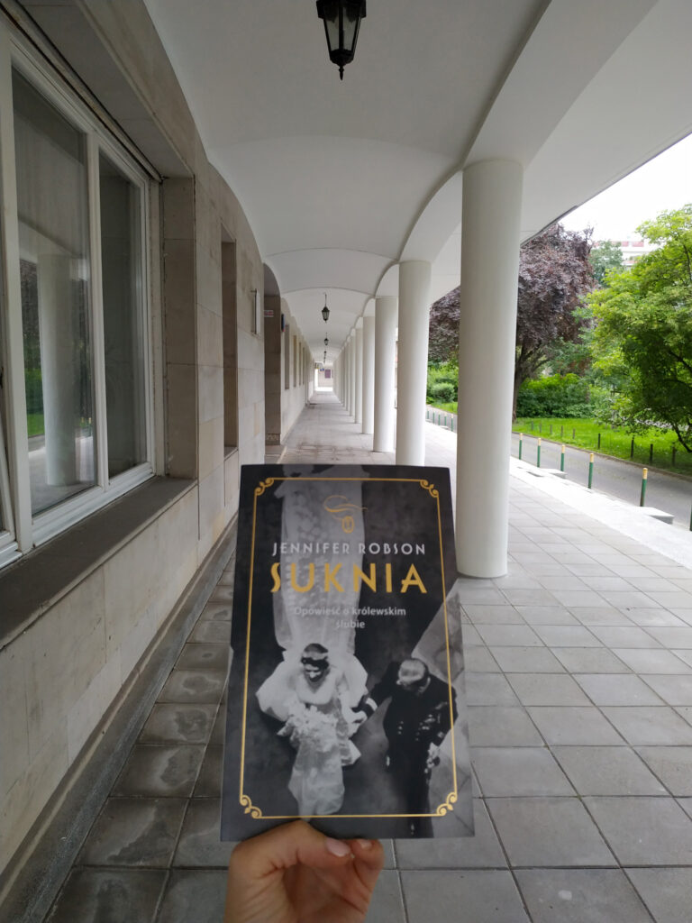 Suknia. Opowieść o królewskim ślubie